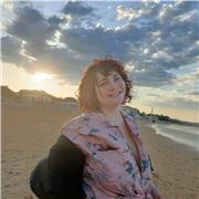 Ho un diploma in scienze umanistiche e una laurea in lingue, inglese e spagnolo